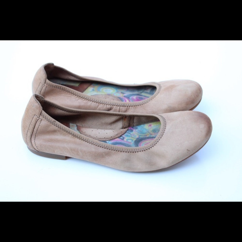Born leather flats
